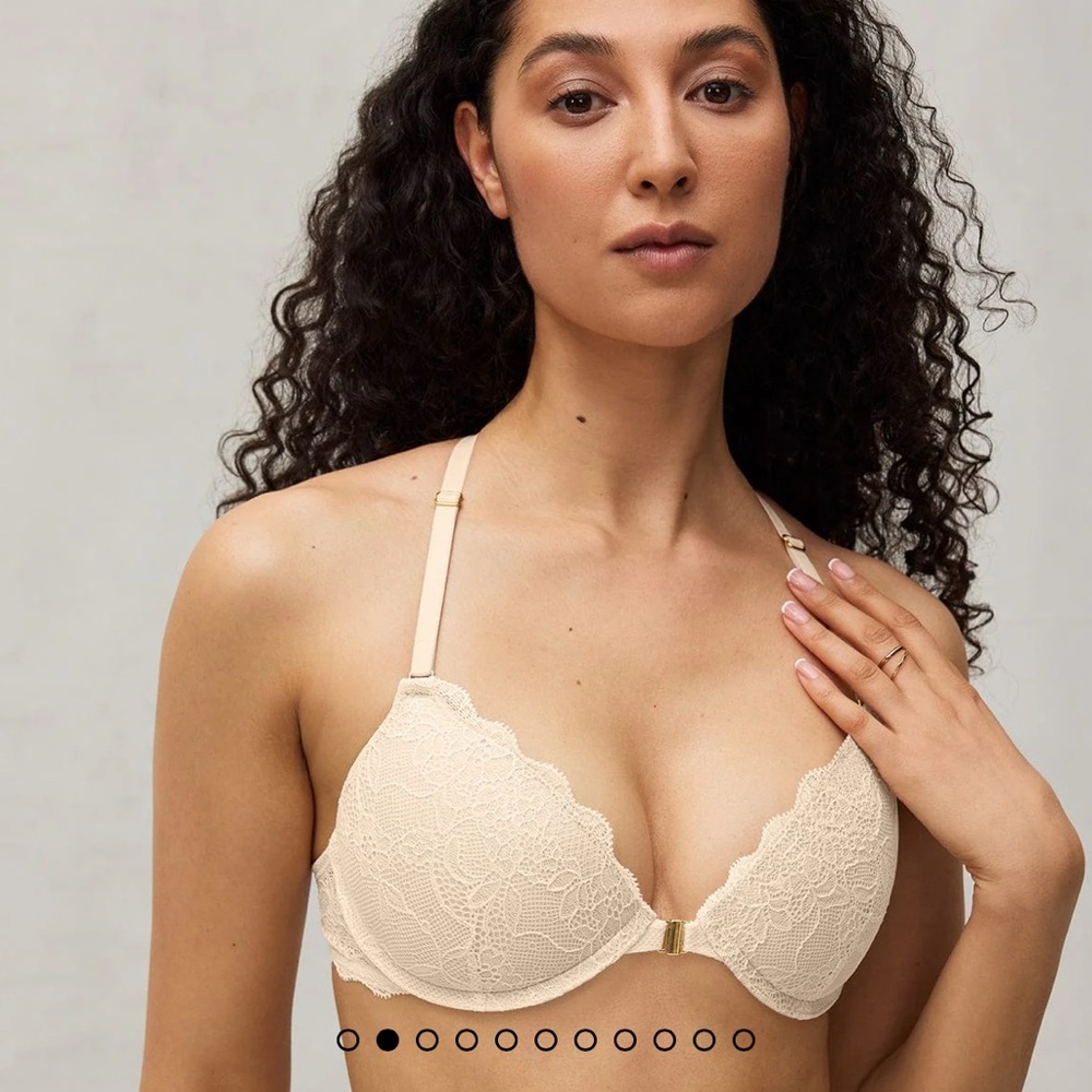 NWOT Elegant Lace Cream Bra